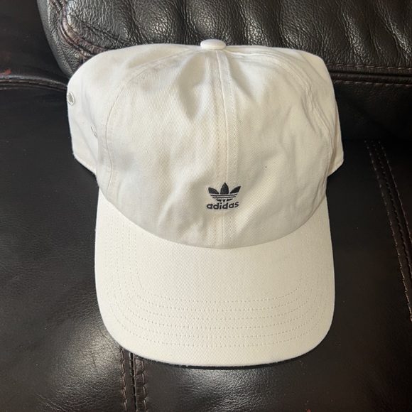 Adidas men’s  🧢 - Picture 2 of 6